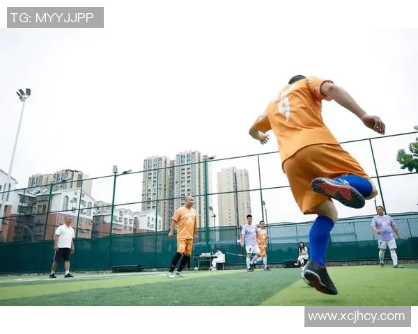 足球明星驾车风采尽显瞬间捕捉车上生活的独特魅力与个性展示